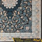 فرش 700 شانه طرح رز زمینه سرمه ای کاشان - فرش سرمه ای جدید 700 شانه - فرش گوزل کاشان