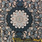 فرش 700 شانه طرح رز زمینه سرمه ای کاشان - فرش سرمه ای جدید 700 شانه - فرش گوزل کاشان
