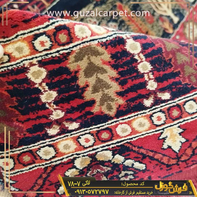 فرش 700 شانه سنتی کد 78007 زمینه لاکی کاشان
